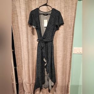 Zesica large forest green wrap dress with polka dots nwt